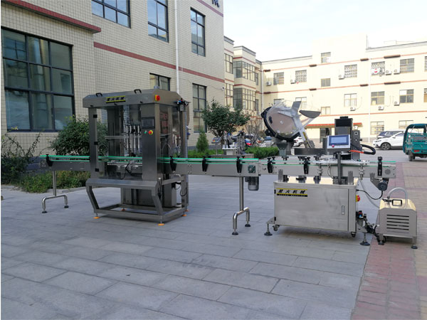 全自動辣椒醬灌裝機車間圖