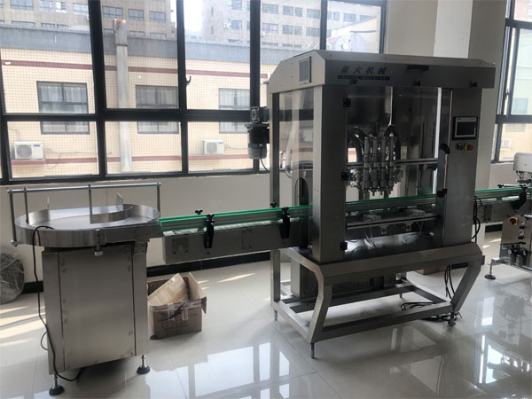 辣椒醬灌裝機-多功能化辣椒醬灌裝機生產線設備車間圖