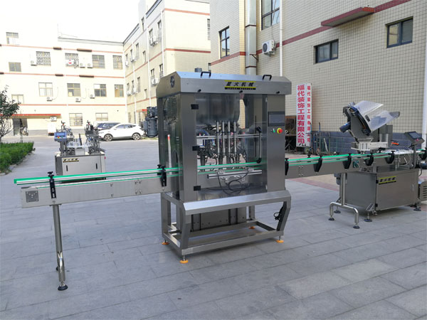 辣椒醬灌裝機(jī)-多功能化辣椒醬灌裝機(jī)生產(chǎn)線設(shè)備車(chē)間圖