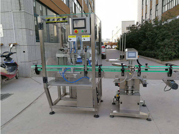 辣椒醬定量灌裝機(jī)-多功能化辣椒醬灌裝機(jī)設(shè)備生產(chǎn)線車間圖
