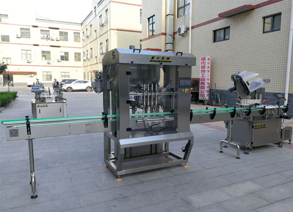 辣椒醬灌裝機(jī)-辣椒醬自動(dòng)灌裝機(jī)車間圖