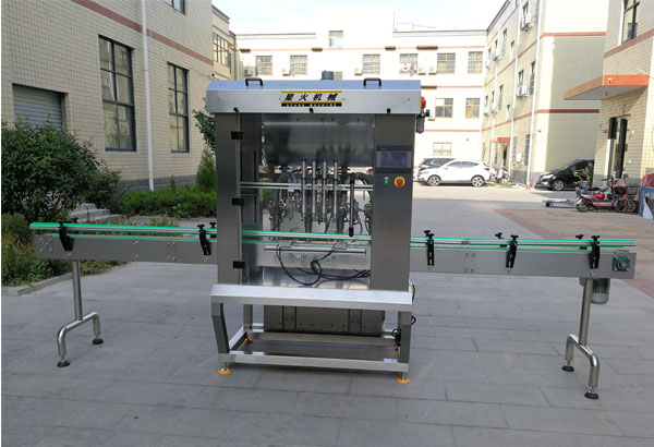 全自動(dòng)甜面醬灌裝機(jī)車間圖